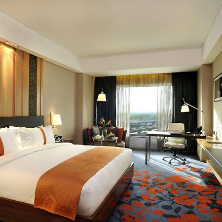 Holiday Inn New Delhi Mayur Vihar Noida By Ihg Phòng bức ảnh A room at the hotel