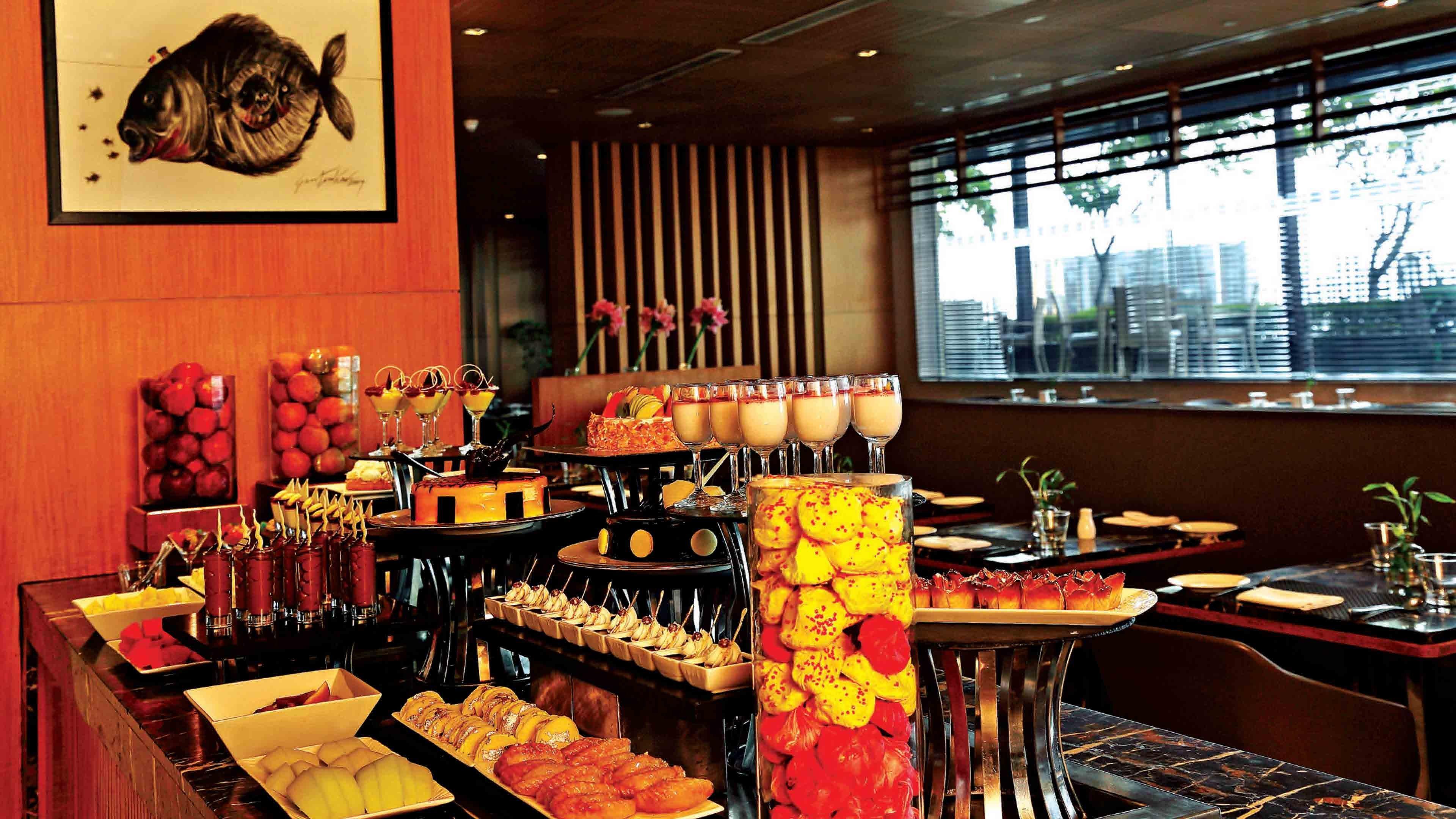 Holiday Inn New Delhi Mayur Vihar Noida By Ihg Ngoại thất bức ảnh A buffet at a hotel