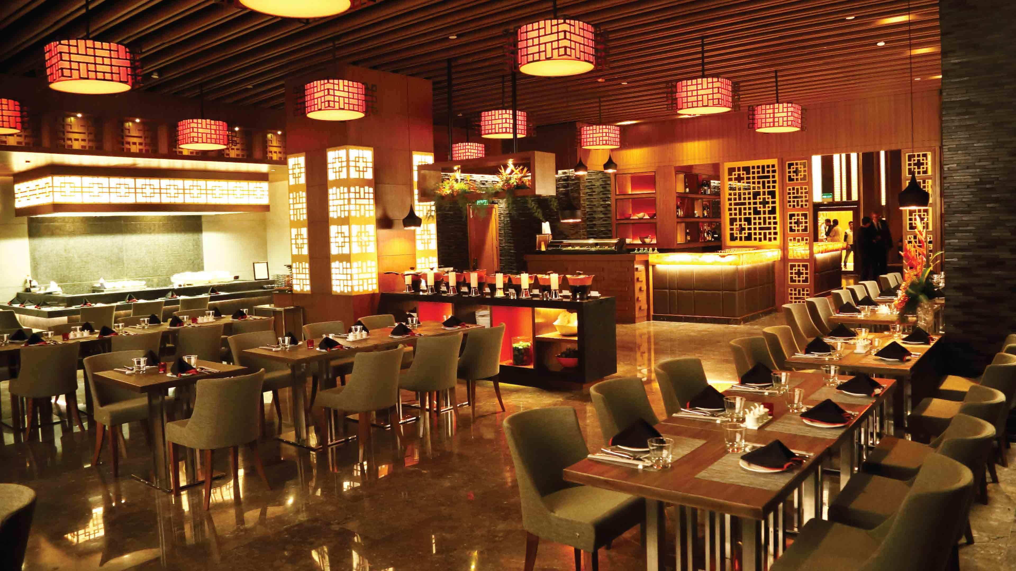 Holiday Inn New Delhi Mayur Vihar Noida By Ihg Ngoại thất bức ảnh The interior of the restaurant