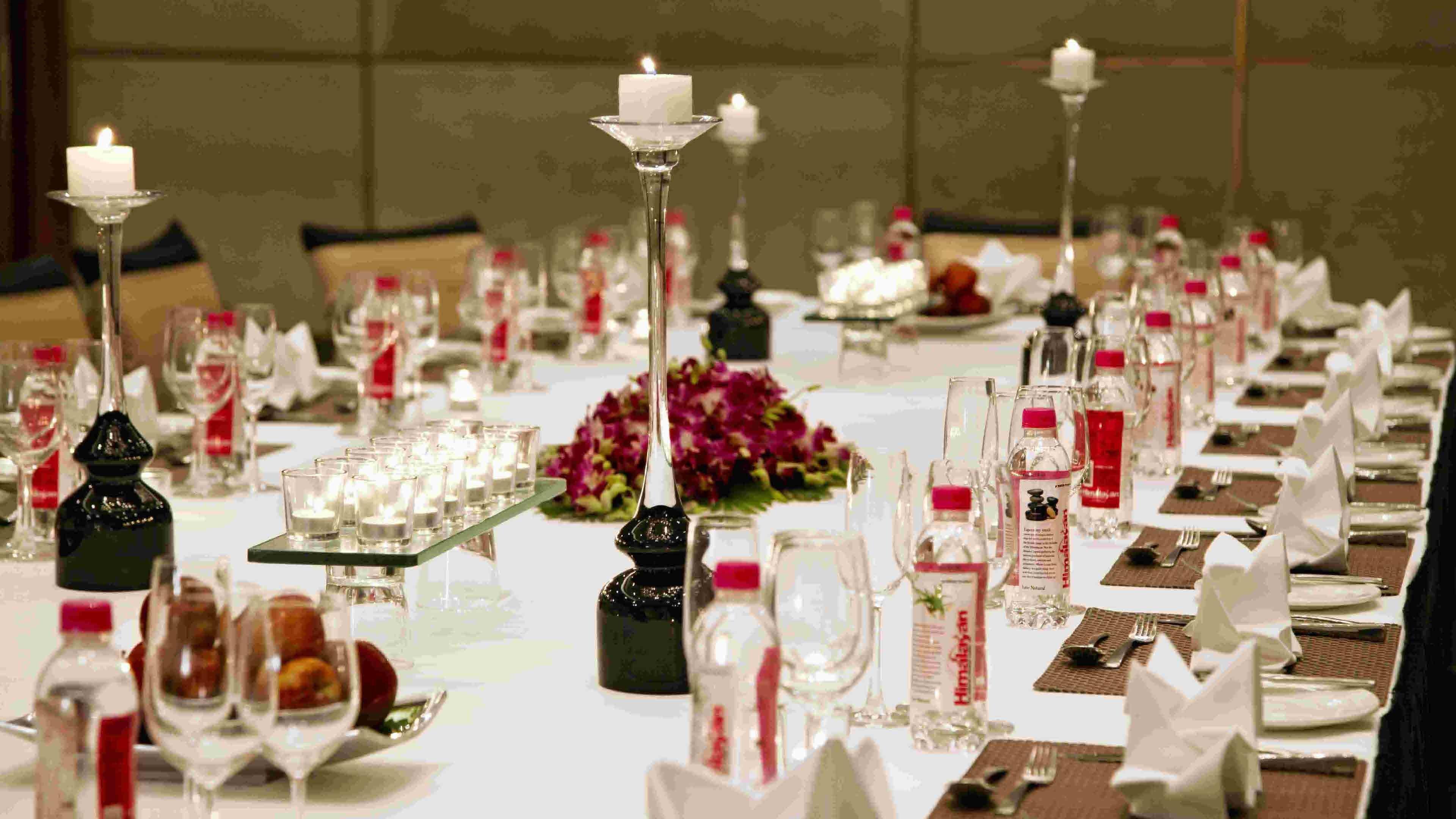 Holiday Inn New Delhi Mayur Vihar Noida By Ihg Ngoại thất bức ảnh A table set for a formal dinner