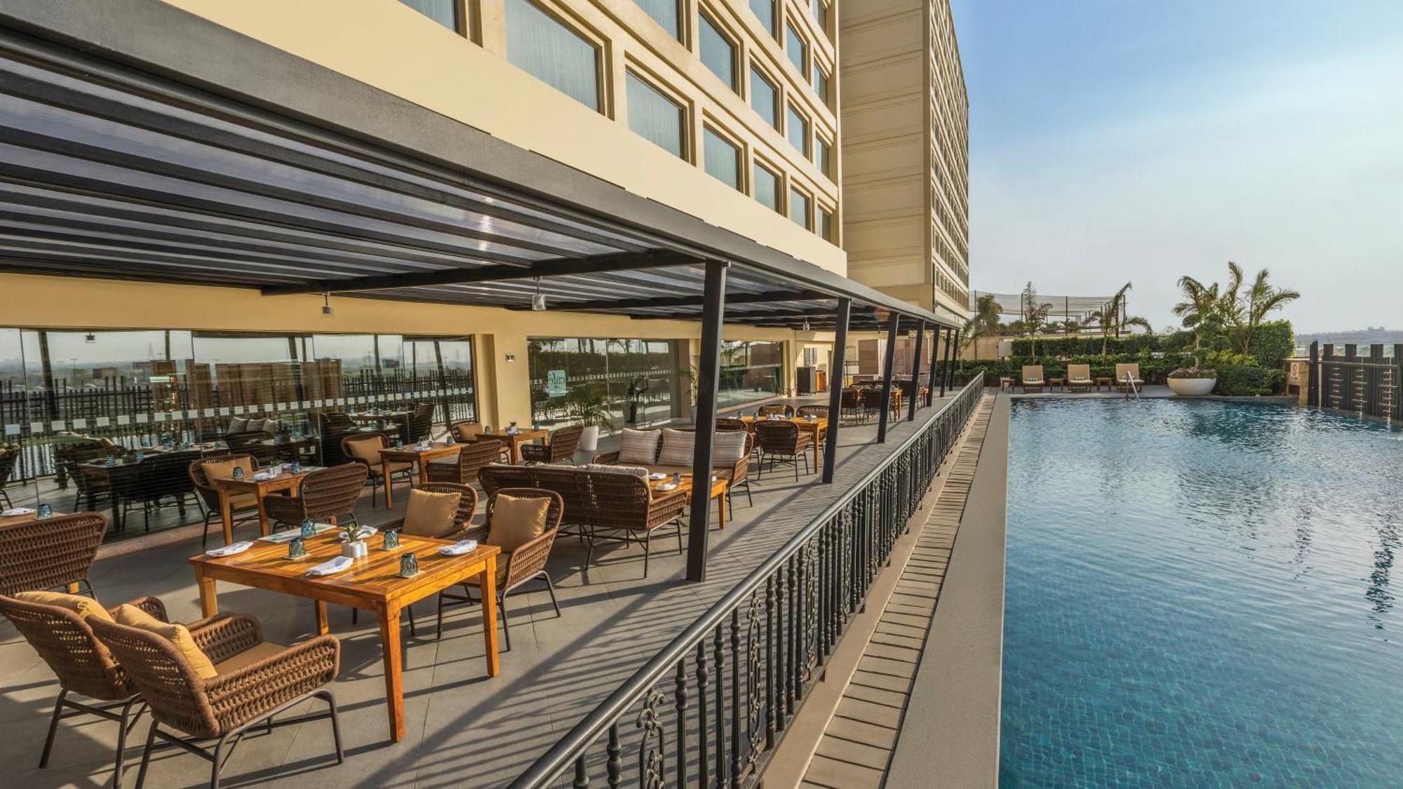Holiday Inn New Delhi Mayur Vihar Noida By Ihg Ngoại thất bức ảnh The Poolside at The Park, Hyderabad