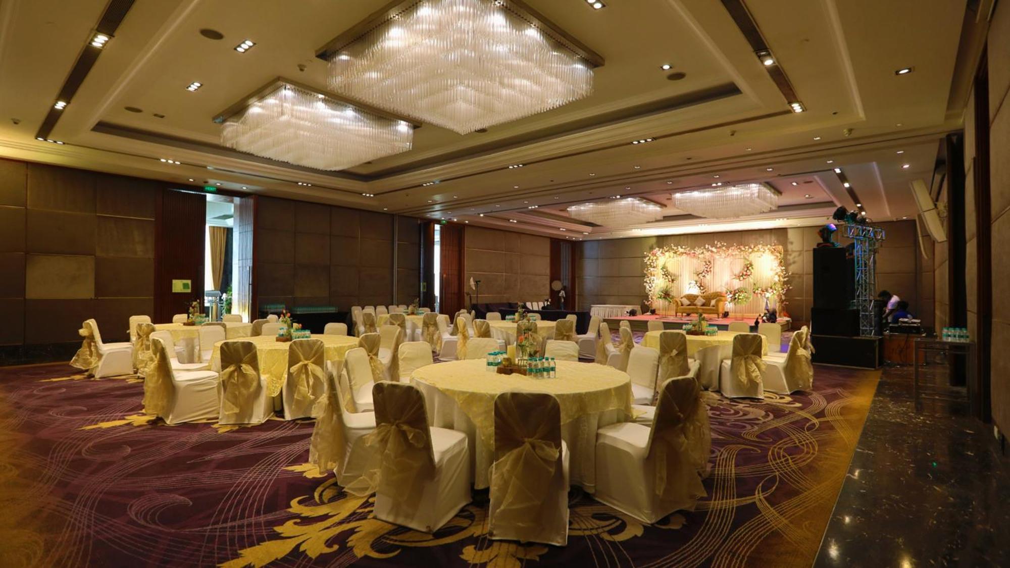 Holiday Inn New Delhi Mayur Vihar Noida By Ihg Ngoại thất bức ảnh The ballroom